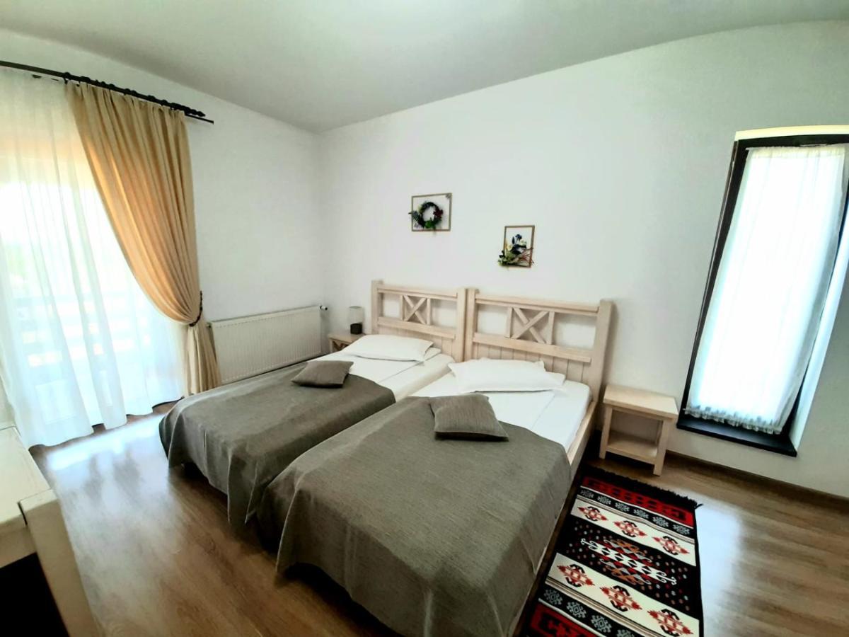 Dor De Casa 호텔 Doljesti 외부 사진