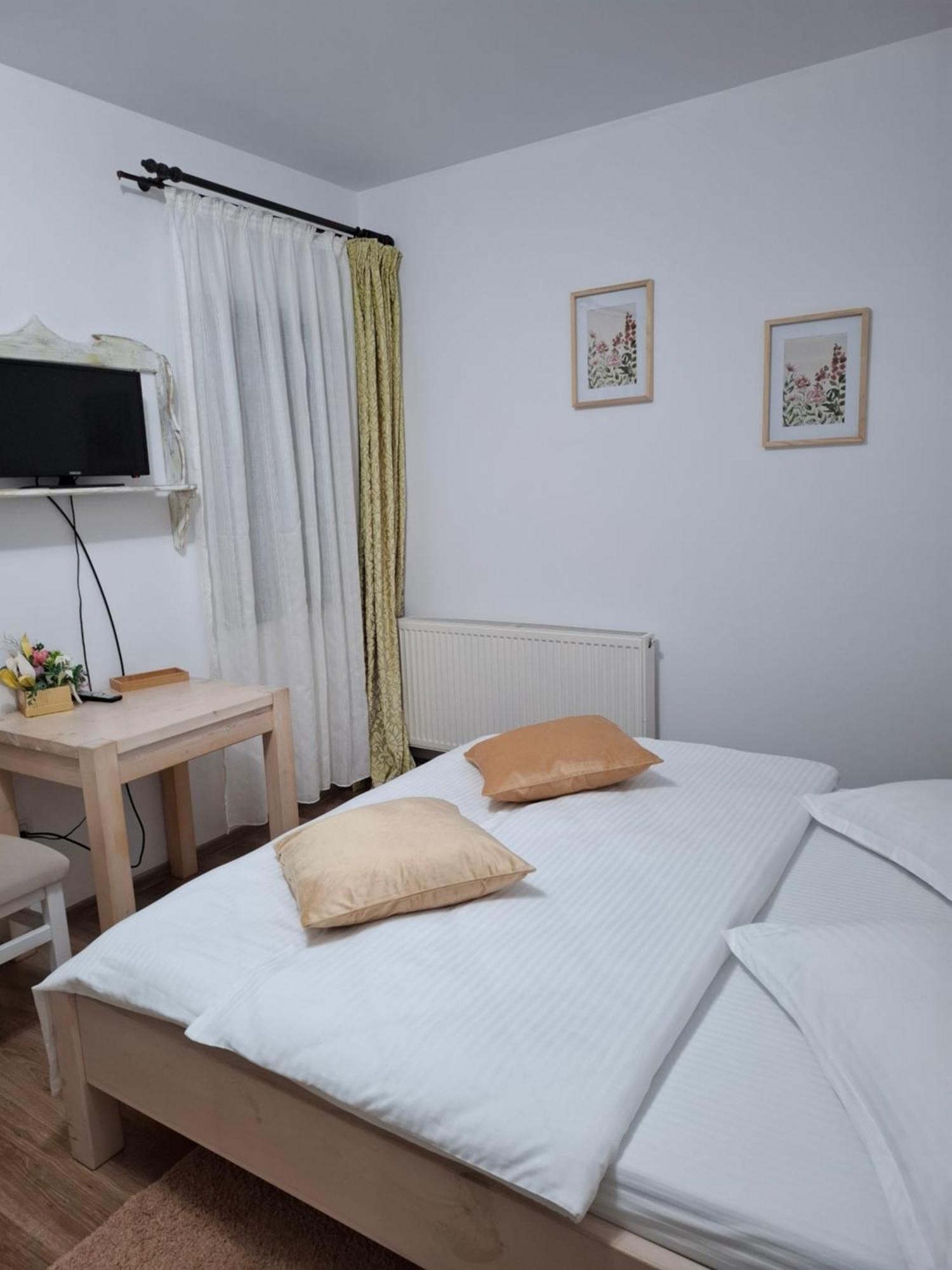 Dor De Casa 호텔 Doljesti 외부 사진
